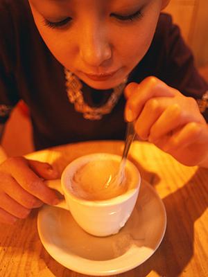 難波で楽しむ新鮮海鮮と目の前で焼き上げる磯丸焼きの魅力 – 磯丸水産 なんば南海通り店